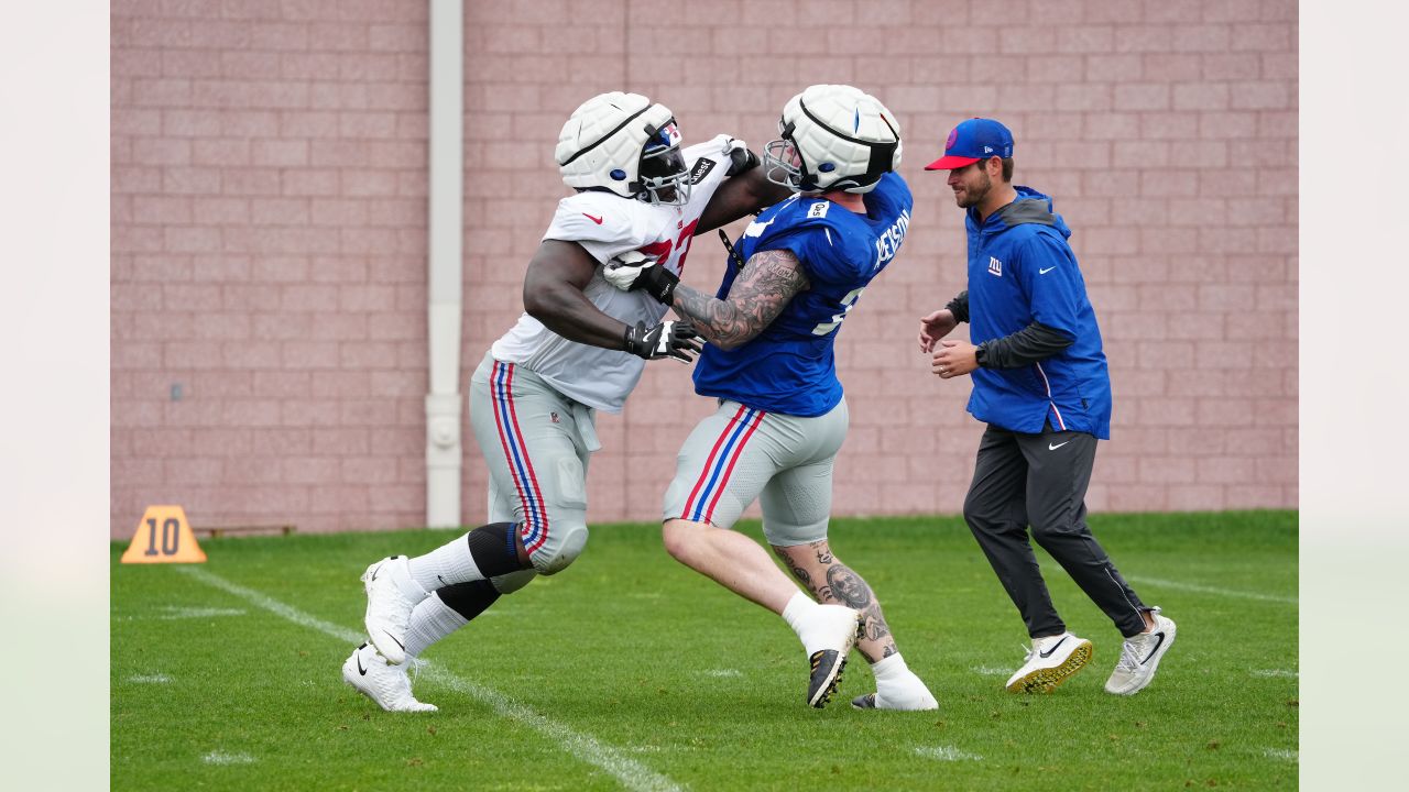 Giants QB Tommy DeVito thrills friends and family in first NFL start -  Newsday