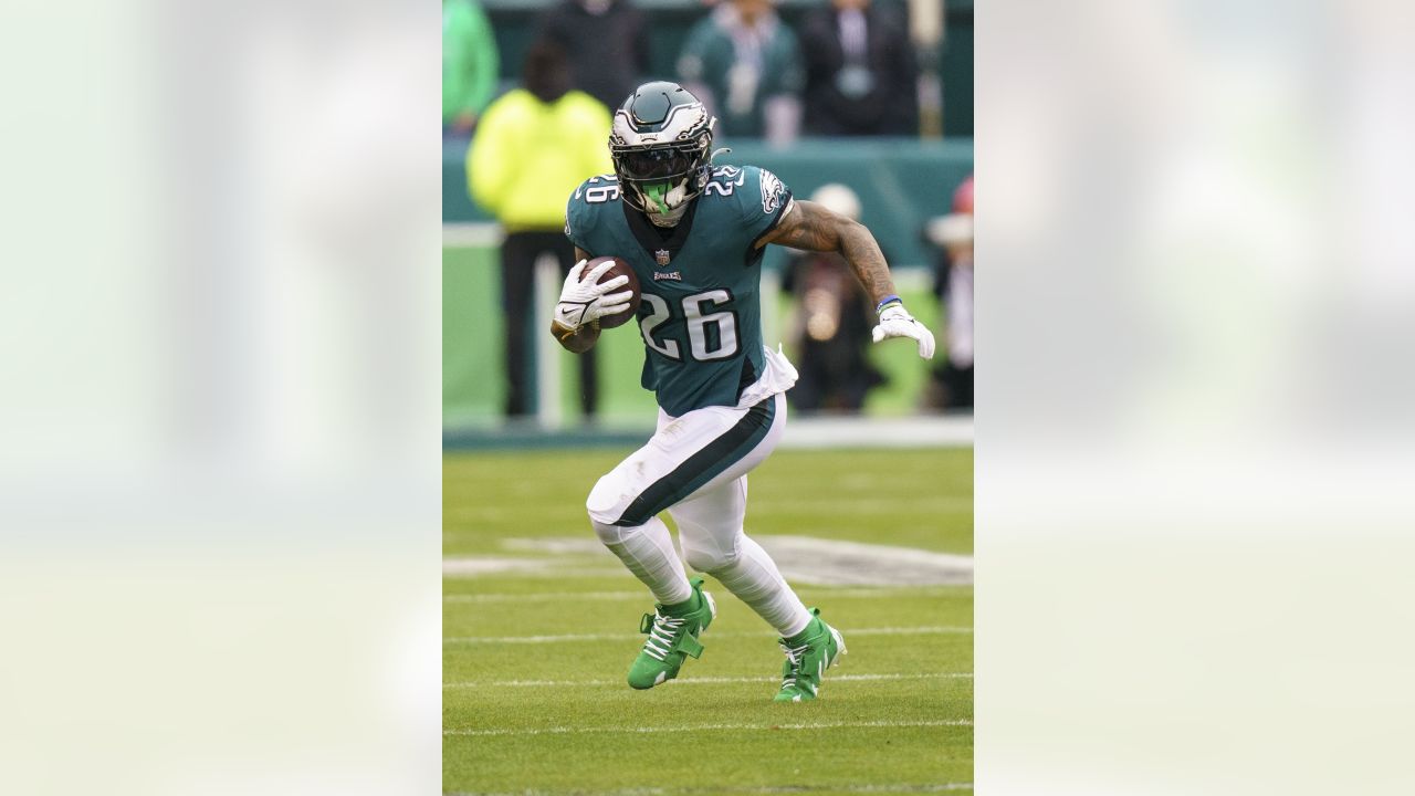 AP sources: Eagles keep CB James Bradberry, add RB Rashaad Penny