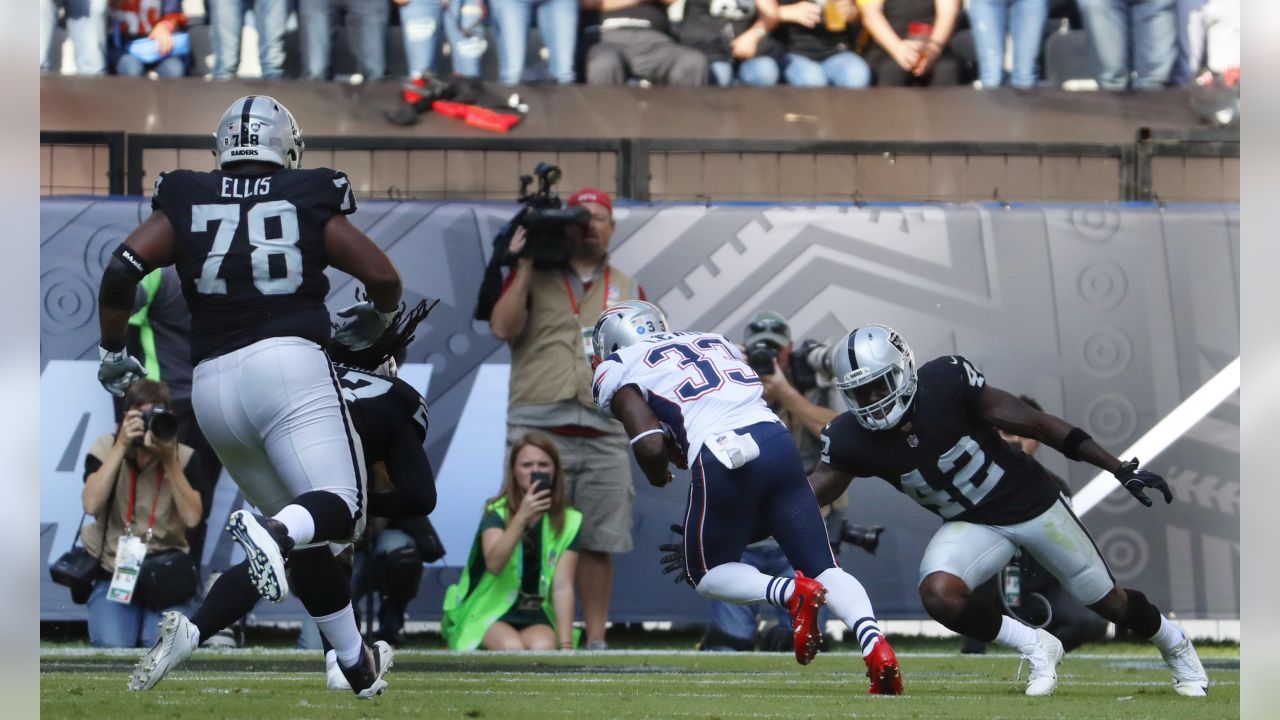 Patriots RB Dion Lewis' One-Handed, Tackle-Breaking Catch-'n-Run