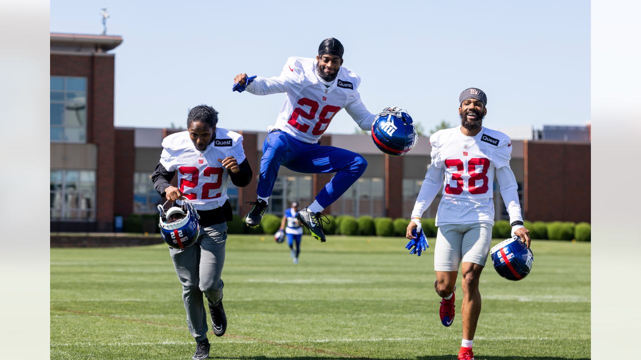 Daniel Jones is having fun working with Darren Waller and John Michael  Schmitz - Big Blue View