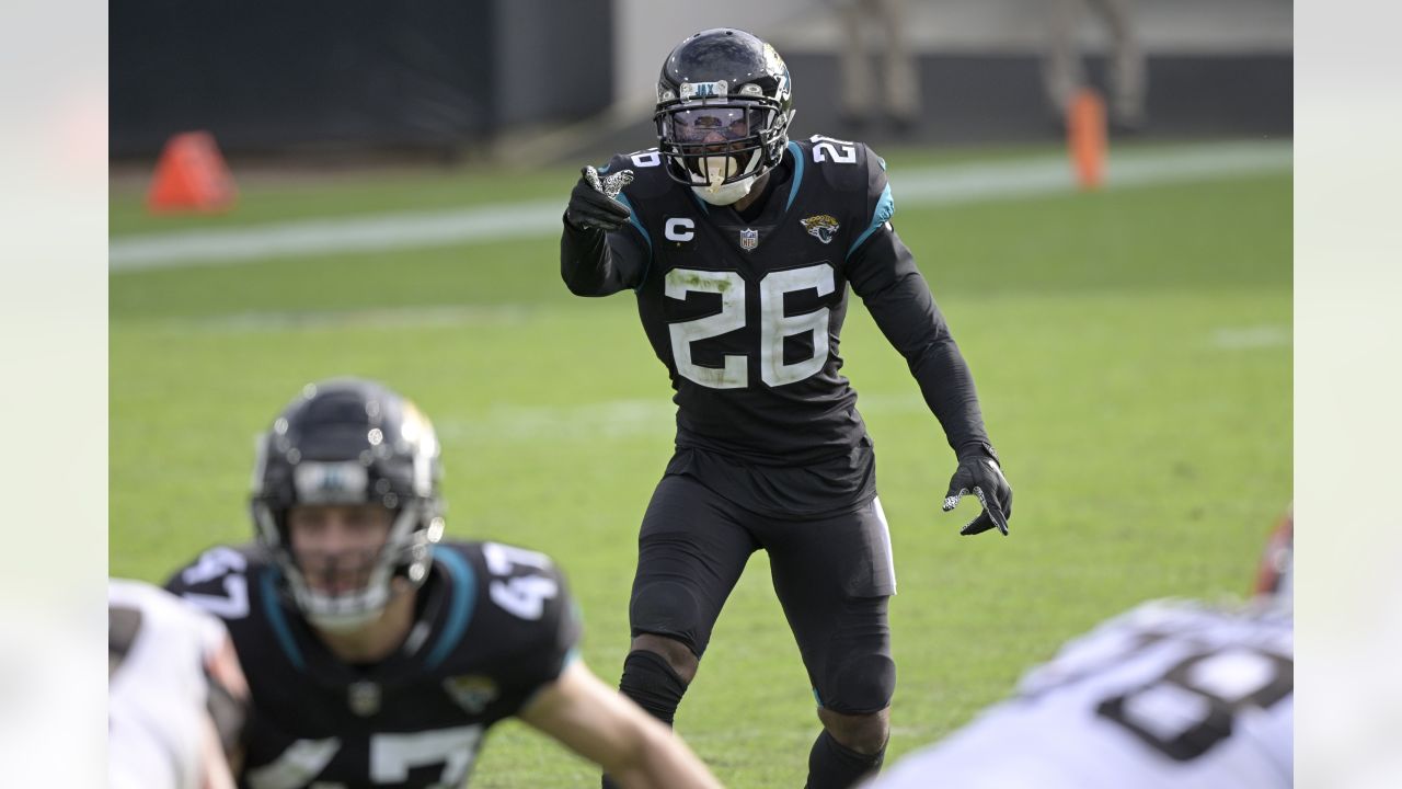 New York Giants cornerback Jarren Williams (34) runs against the Washington  Football Team during an NFL football game, Sunday, Jan. 9, 2022, in East  Rutherford, N.J. (AP Photo/Adam Hunger Stock Photo - Alamy