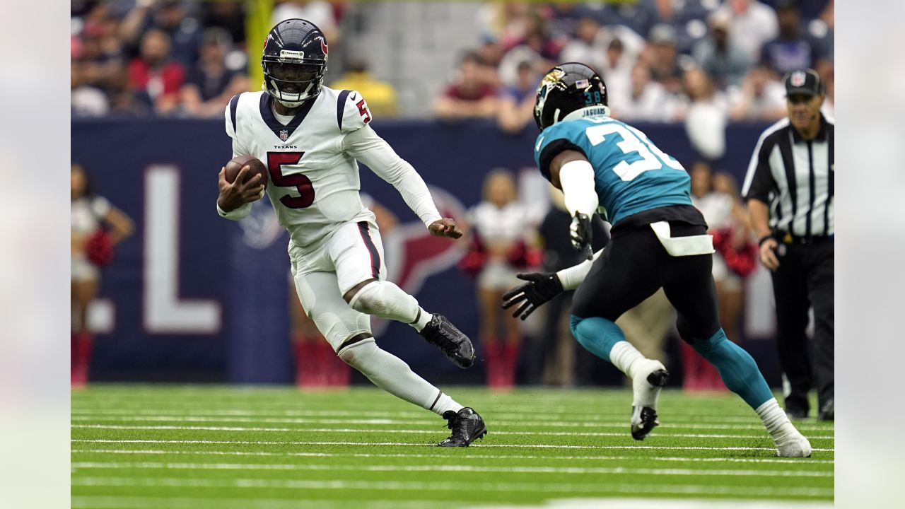 Texans officially name Tyrod Taylor starting quarterback