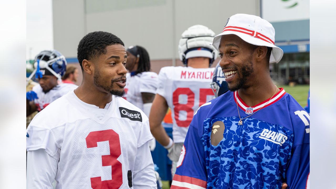 Giants teammates mock Cruz for red jersey