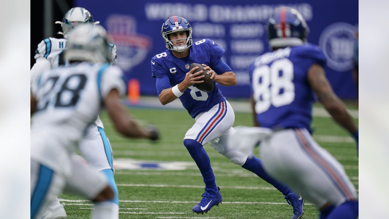 Daniel Jones puts Giants on his back, and even makes an Odell Beckham-esque  catch (seriously) in 25-3 win vs. Panthers