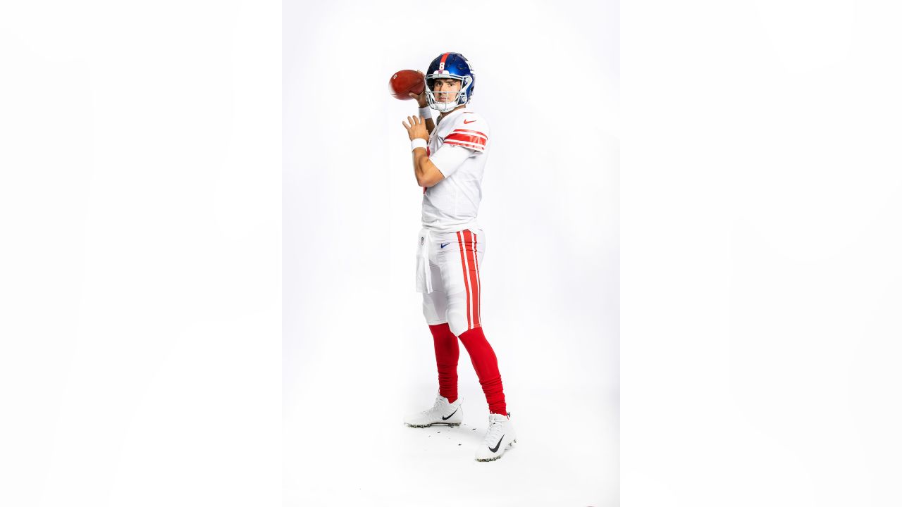 Giants update home uniforms: White replaces grey pants, black