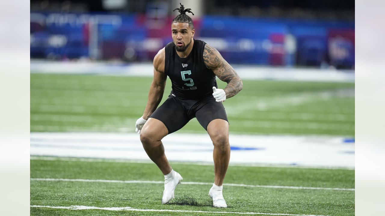 NFL Draft Profile: Darrian Beavers, Linebacker, Cincinnati Bearcats - Visit NFL  Draft on Sports Illustrated, the latest news coverage, with rankings for NFL  Draft prospects, College Football, Dynasty and Devy Fantasy Football.