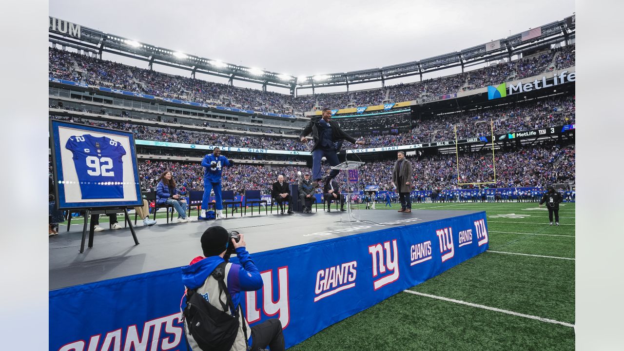 Giants to retire Michael Strahan's No. 92 at Eagles game 