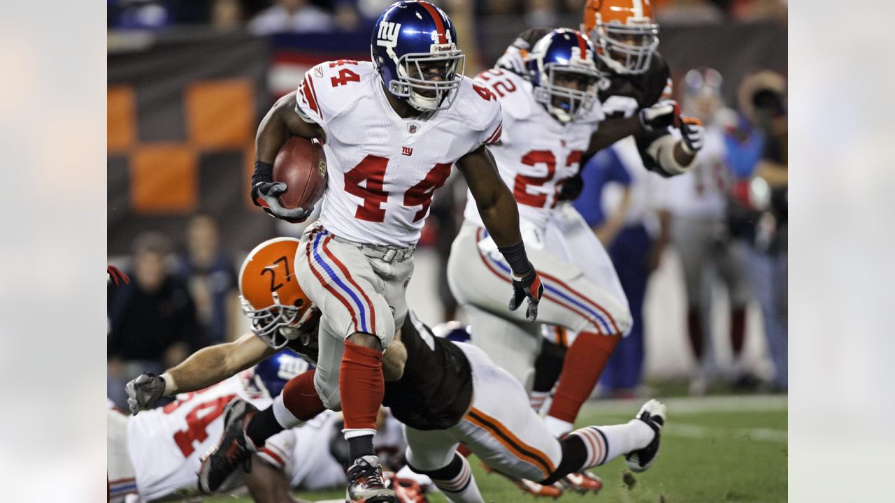 Ryan Nassib throws a TD while being rushed by his brother