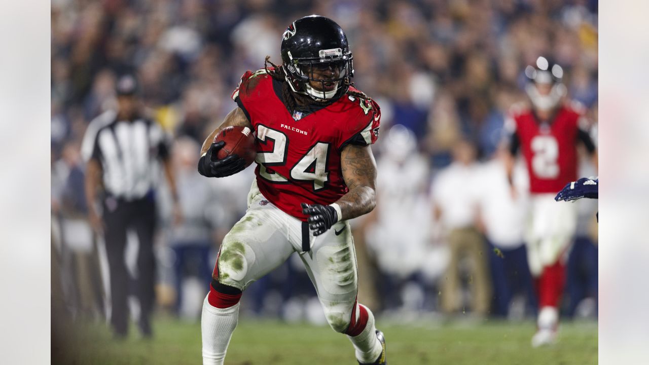 Devonta Freeman playoff status: Ex-Giants RB signs to Bills