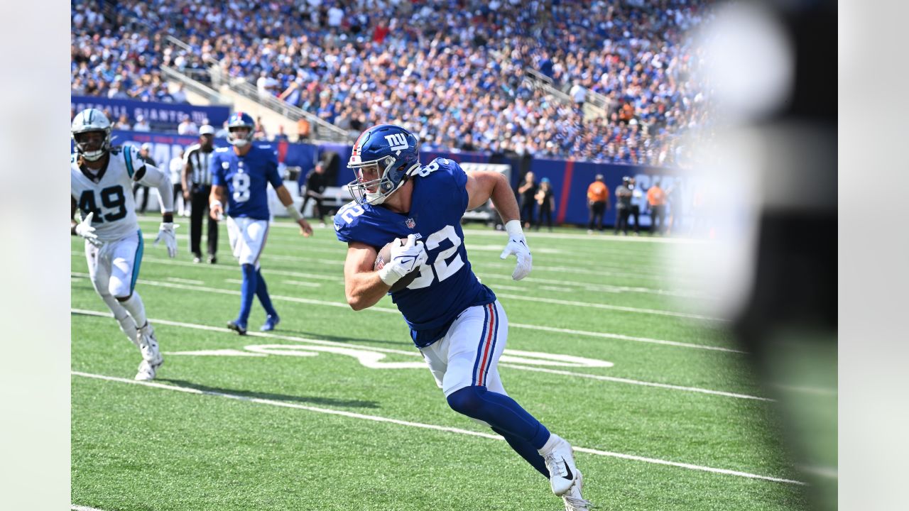 New York Giants tight end Daniel Bellinger warms up before an NFL preseason  football game against the Carolina Panthers, Friday, Aug. 18, 2023, in East  Rutherford, N.J. (AP Photo/Bryan Woolston Stock Photo 