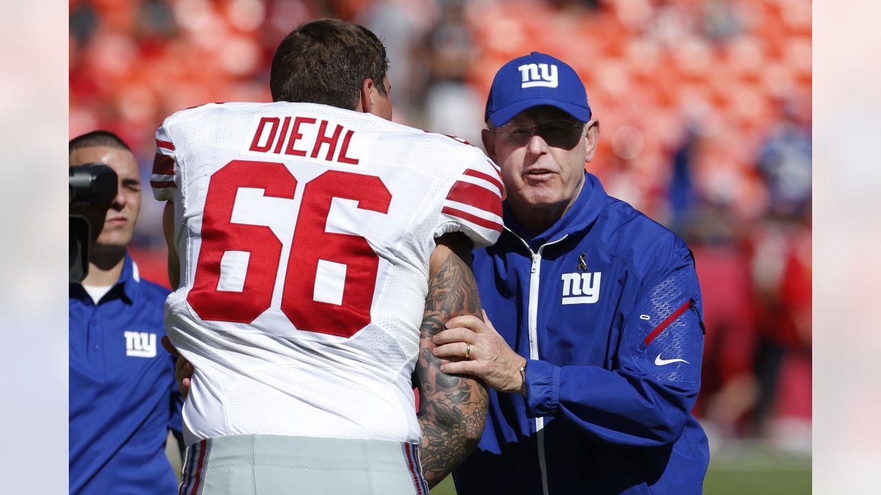 Former Syracuse football player Tom Coughlin gets ready to lead the New  York Giants in Super Bowl XLVI 