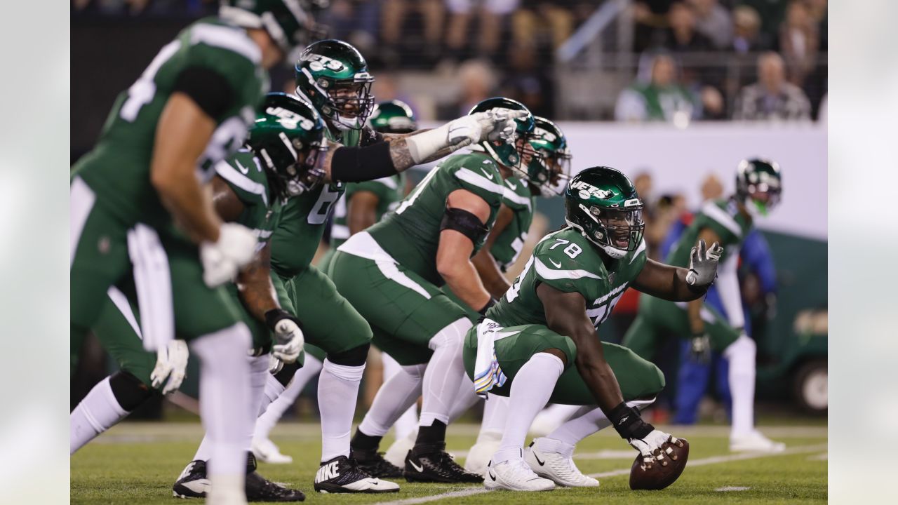 Miami Dolphins offensive lineman Brandon Shell (71) runs off the field  against the New York Jets during an NFL football game Sunday, Oct. 9, 2022,  in East Rutherford, N.J. (AP Photo/Adam Hunger