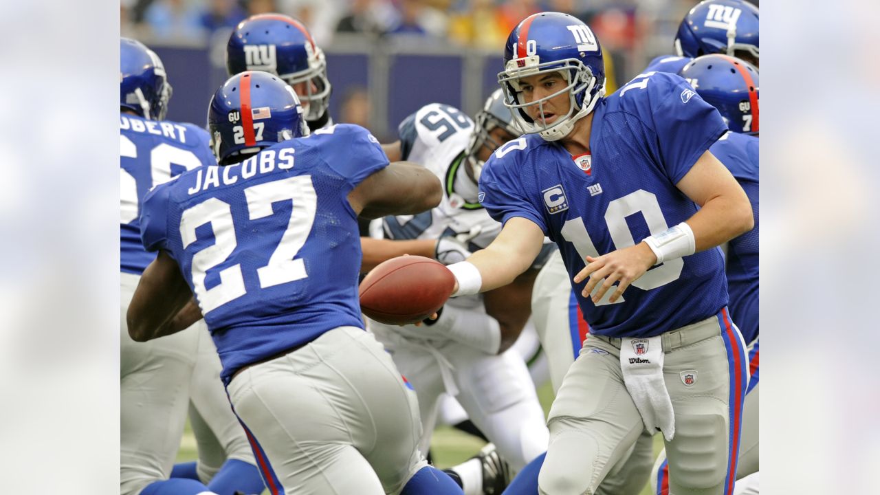 Dec. 27, 2009 - East Rutherford, New Jersey, USA - 27 December 2009: New  York Giants quarterback Eli Manning #10 hands off to New York Giants  running back Brandon Jacobs #27. The