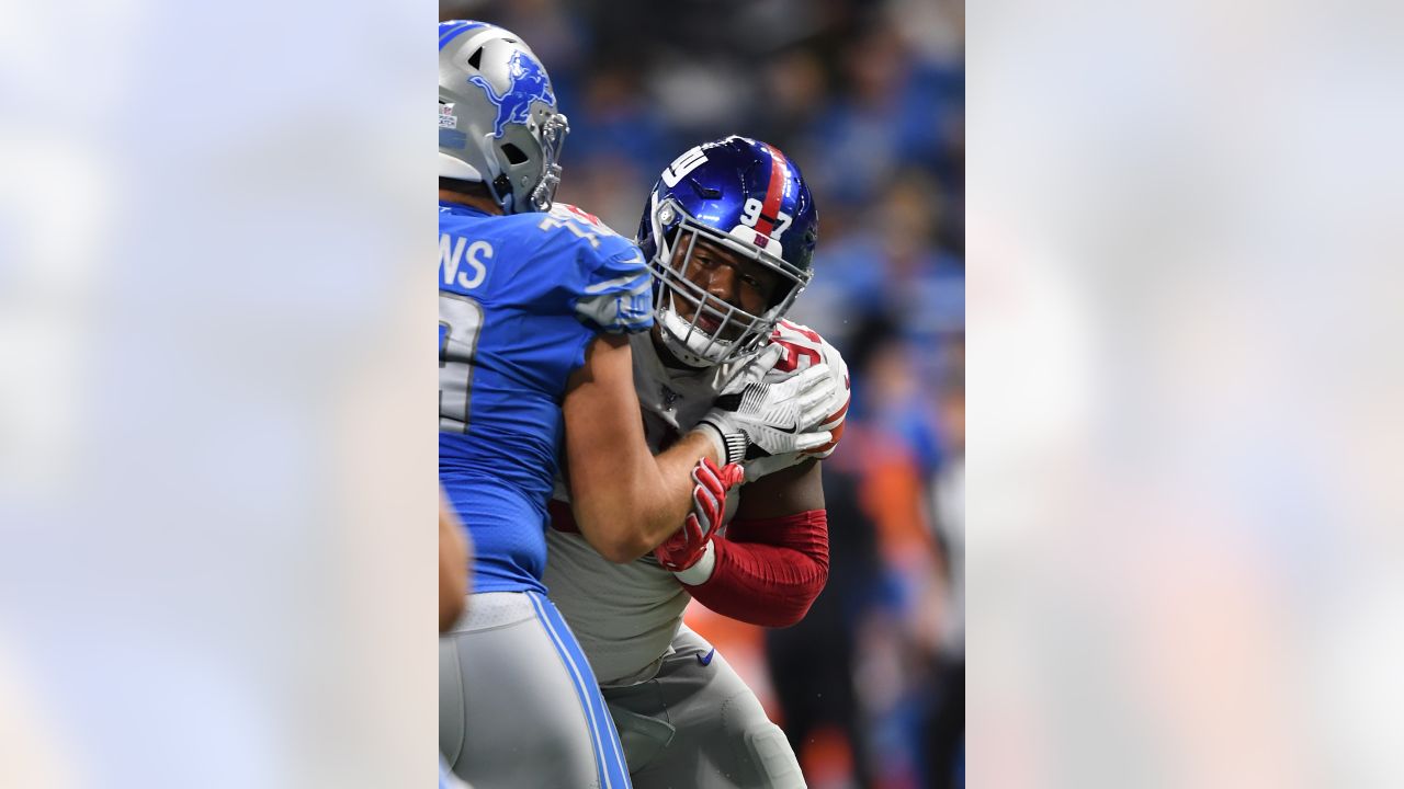 New York Giants linebacker Jaylon Smith (54) reacts against the Baltimore  Ravens during an NFL football game Sunday, Oct. 16, 2022, in East  Rutherford, N.J. (AP Photo/Adam Hunger Stock Photo - Alamy