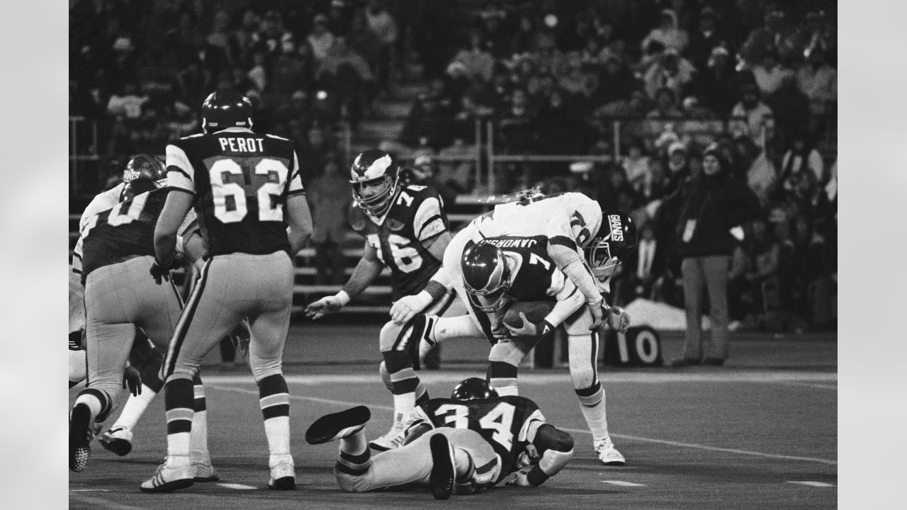 Flashback Friday: Giants' Mark Bavaro takes 49ers defense for a ride