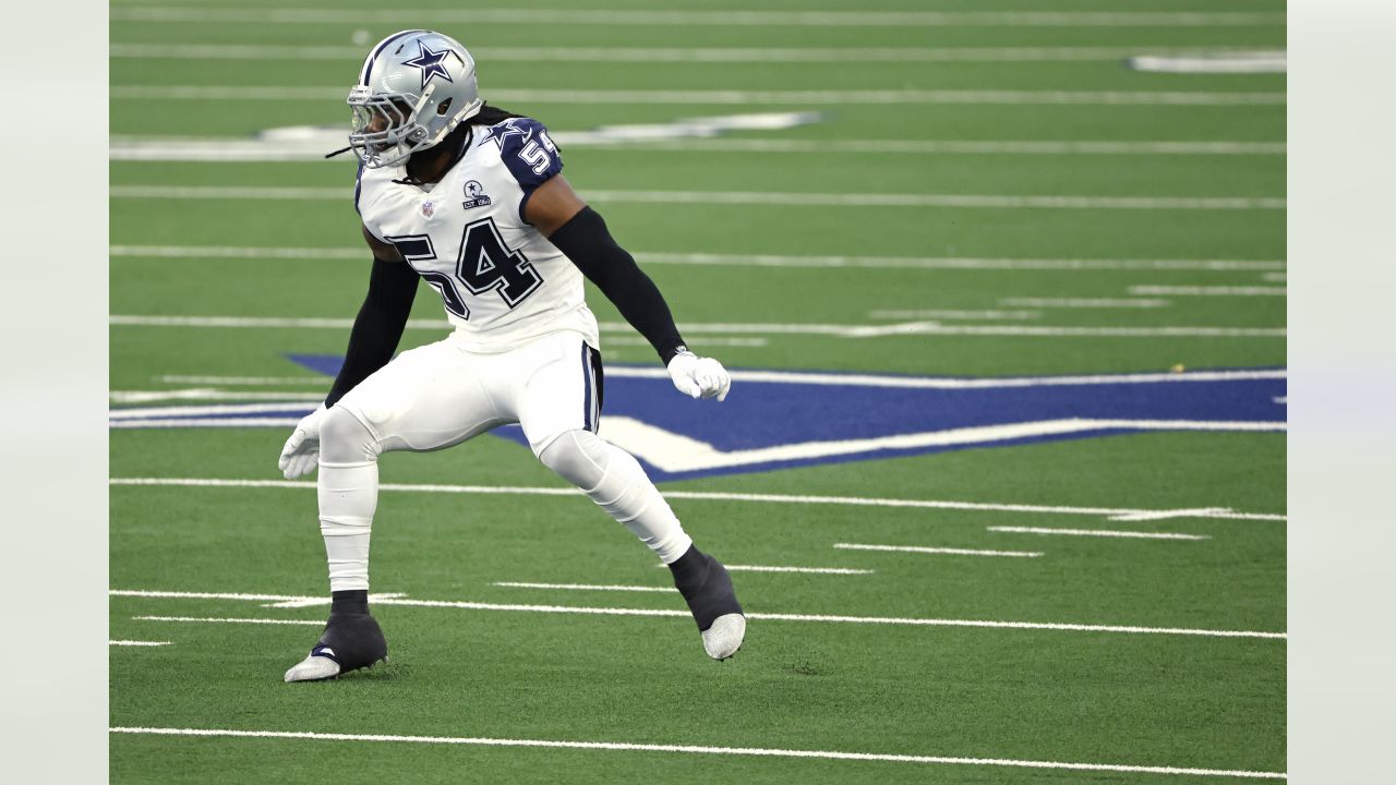 New York Giants linebacker Jaylon Smith (54) on the bench against