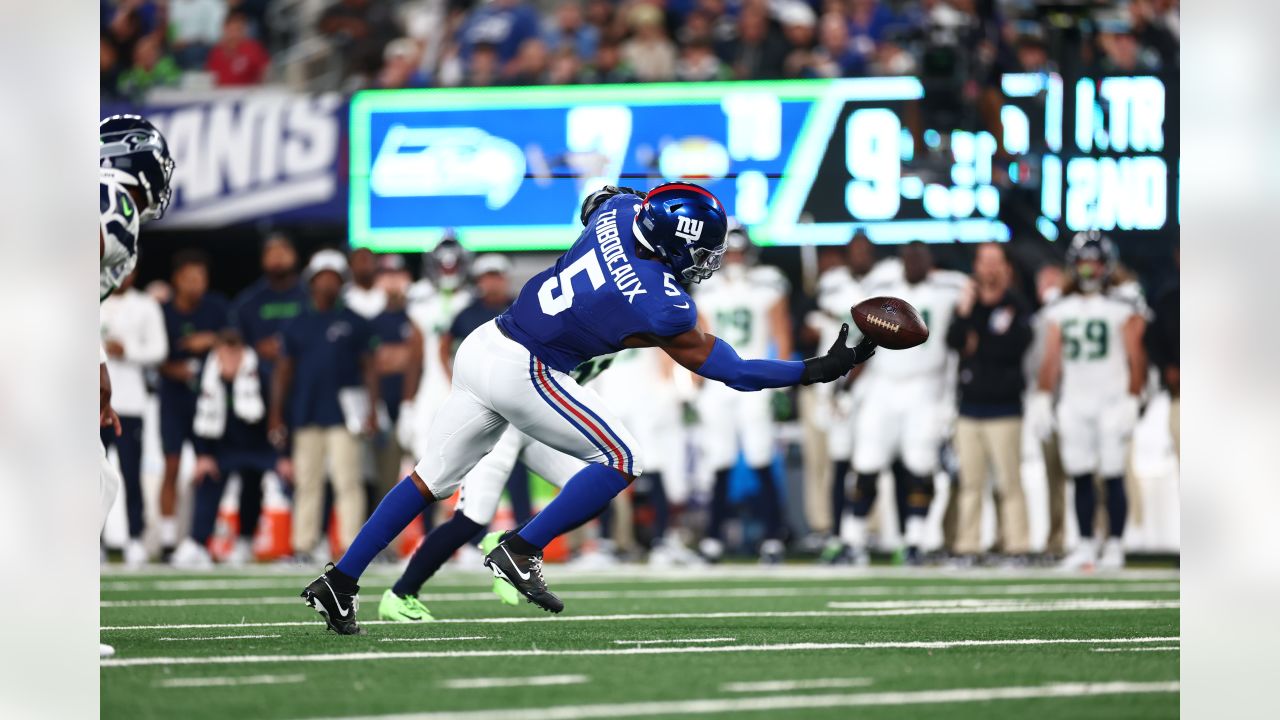 Daniel Jones, Overmatched Giants Season Unravels in Nightmare MNF Loss to  Seahawks, News, Scores, Highlights, Stats, and Rumors