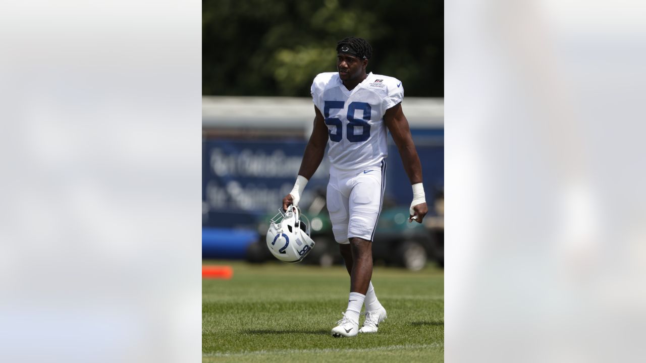 Two Indianapolis Colts fan measures themselves against Indianapolis Colts  linebacker Darius Leonard in Indianapolis Colts City at the NFL team's  football training camp in Westfield, Ind., Saturday, July 31, 2021. (AP  Photo/Michael