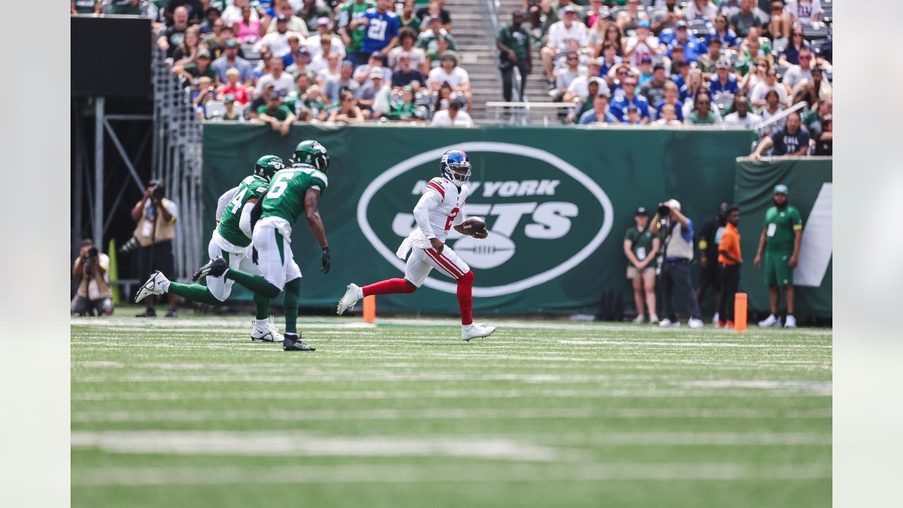 East Rutherford, New Jersey, USA. 24th August, 2019. : New York Jets  running back Le'Veon Bell (26) during warm up prior to a preseason game  between the New Orleans Saints and the