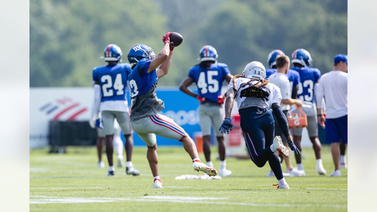 New York Giants running back Sandro Platzgummer makes a catch during a  joint NFL football practice with the New England Patriots, Thursday, Aug.  26, 2021, in Foxborough, Mass. (AP Photo/Steven Senne Stock