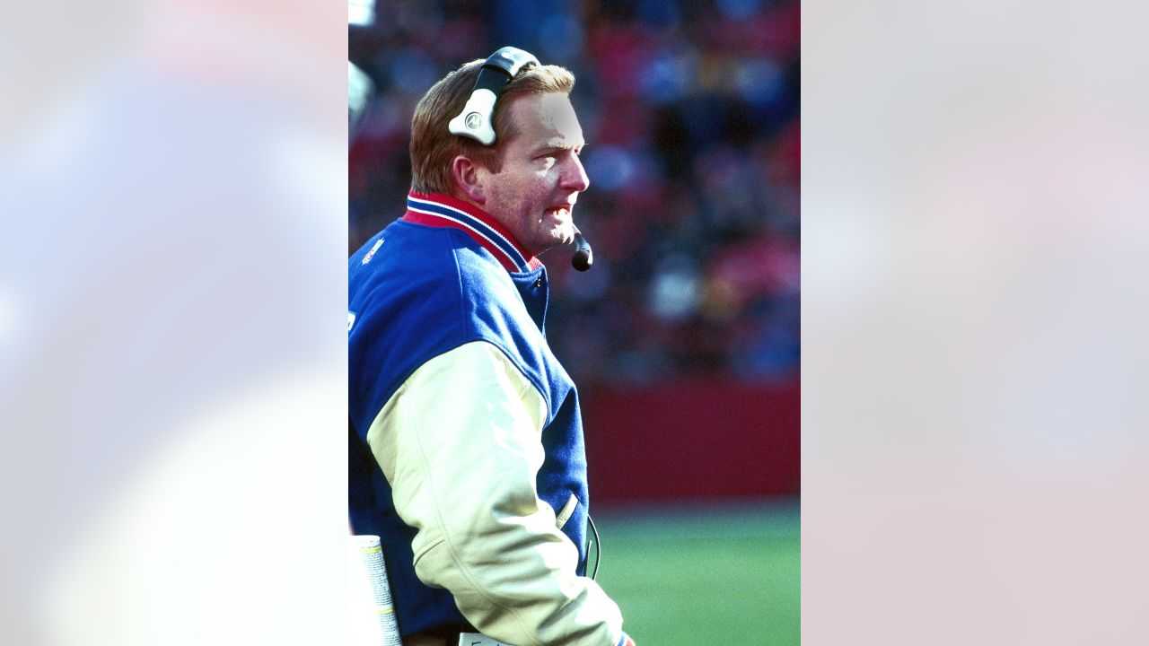 New York Giants coach Jim Fassel yells instructions to his players during  the second quarter against the Miami Dolphins Sunday, Oct. 5, 2003 in East  Rutherford, N.J. (AP Photo/Julie Jacobson Stock Photo 