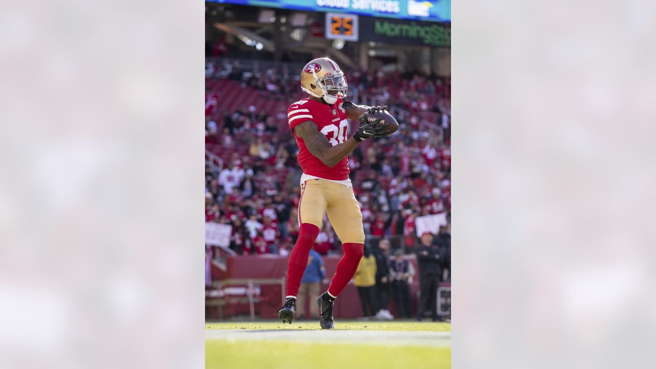 49ers running back Carlos Hyde (28) during NFL action between the San  Francisco 49ers and the New York Giants at Met Life Stadium in East  Rutherford, New Jersey. The Giants defeated the