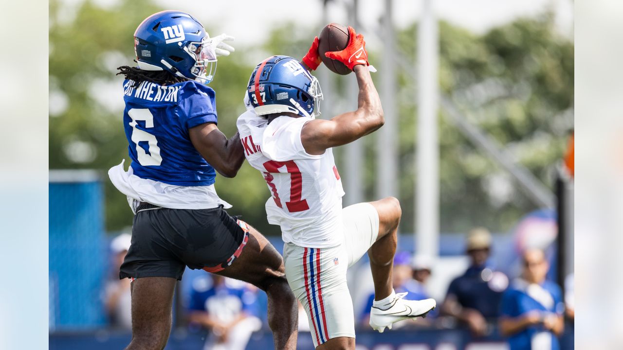 Giants' Saquon Barkley makes fan's summer after responding to desperate  sign at training camp