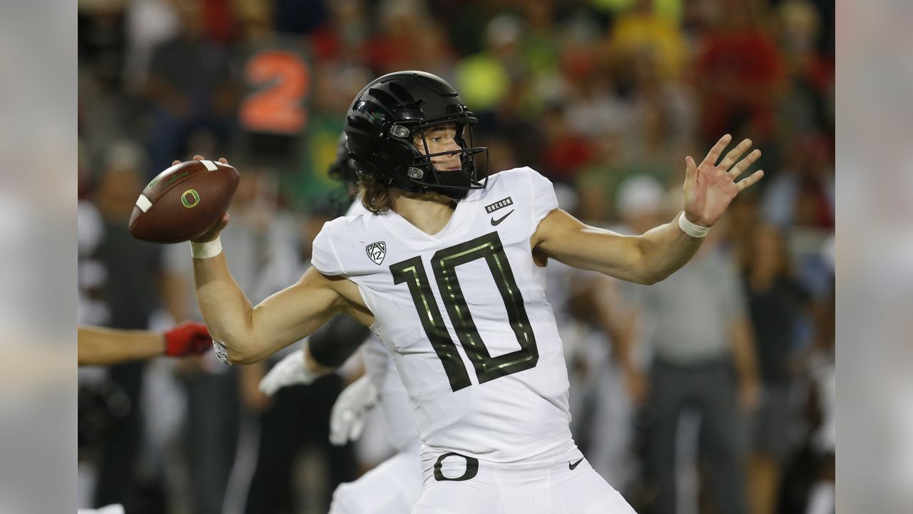 Oregon Ducks Justin Herbert Draft Profile: Justin Herbert has 'some special  physical tools'