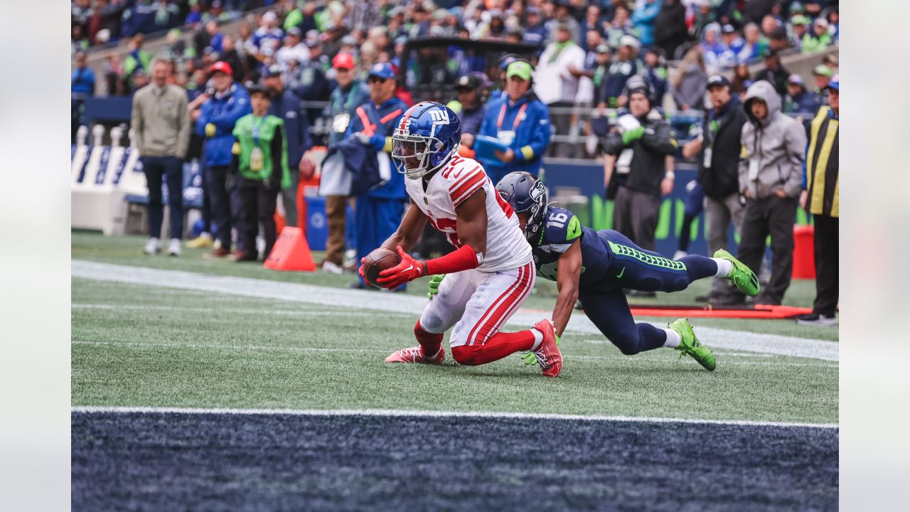 That one time @clear gave us field passes and free tickets to the @nygiants  and @seahawks game. A great way to get some personal time away…