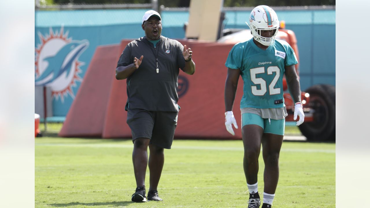 Miami Dolphins linebacker Raekwon McMillan (52) walks the