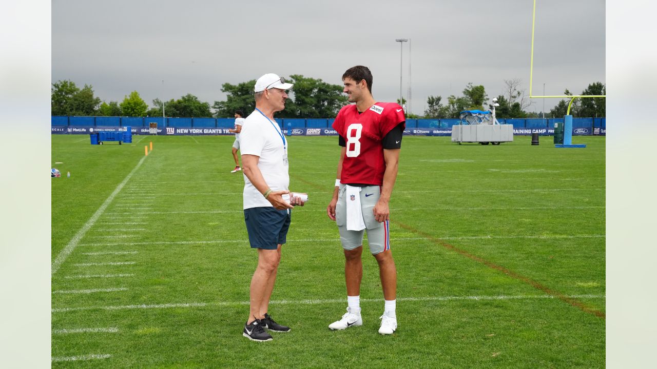 Giants' QBs offered Tommy DeVito calming advice before first game