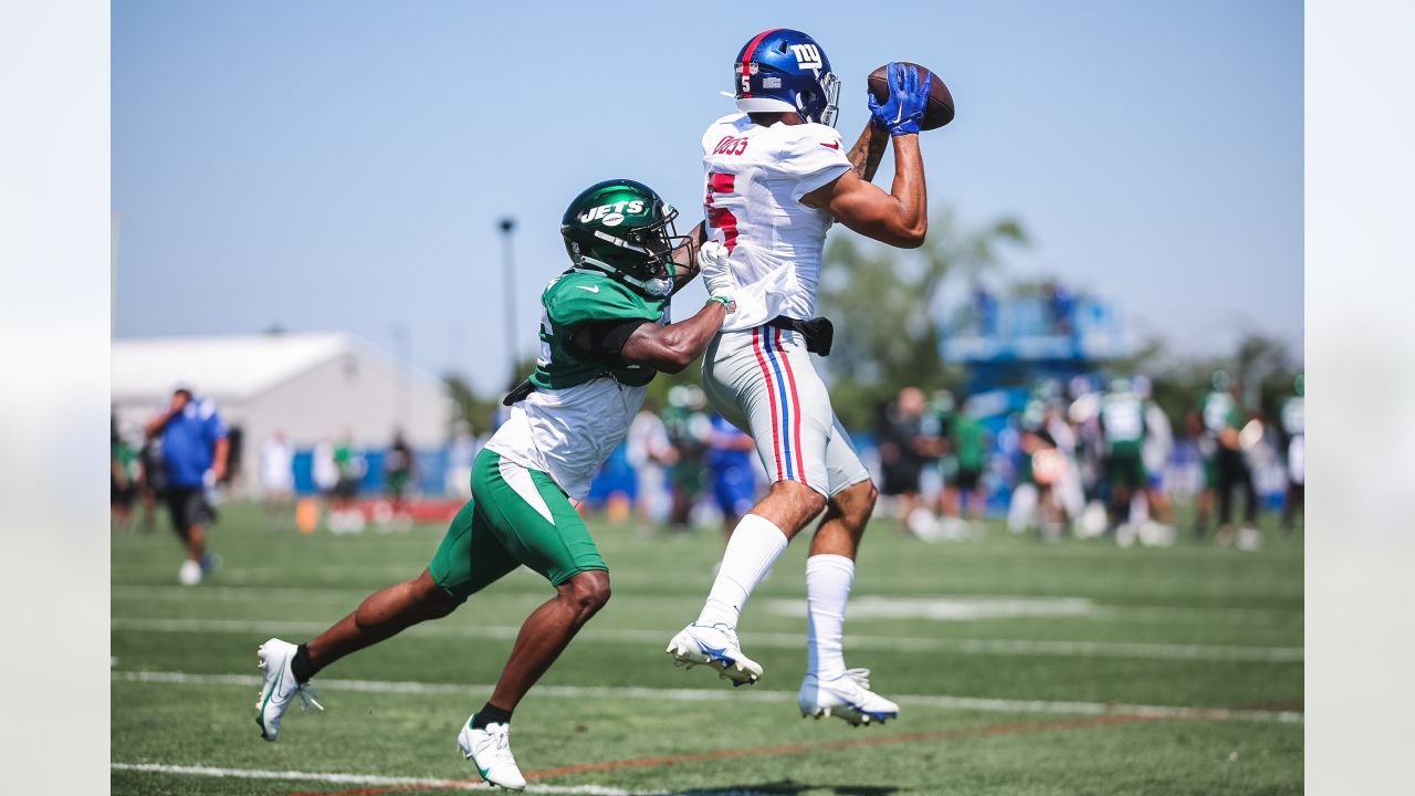 New York Jets cornerback Sauce Gardner (1) practices before a preseason NFL  football game against the New York Giants, Sunday, Aug. 28, 2022, in East  Rutherford, N.J. (AP Photo/Adam Hunger Stock Photo - Alamy