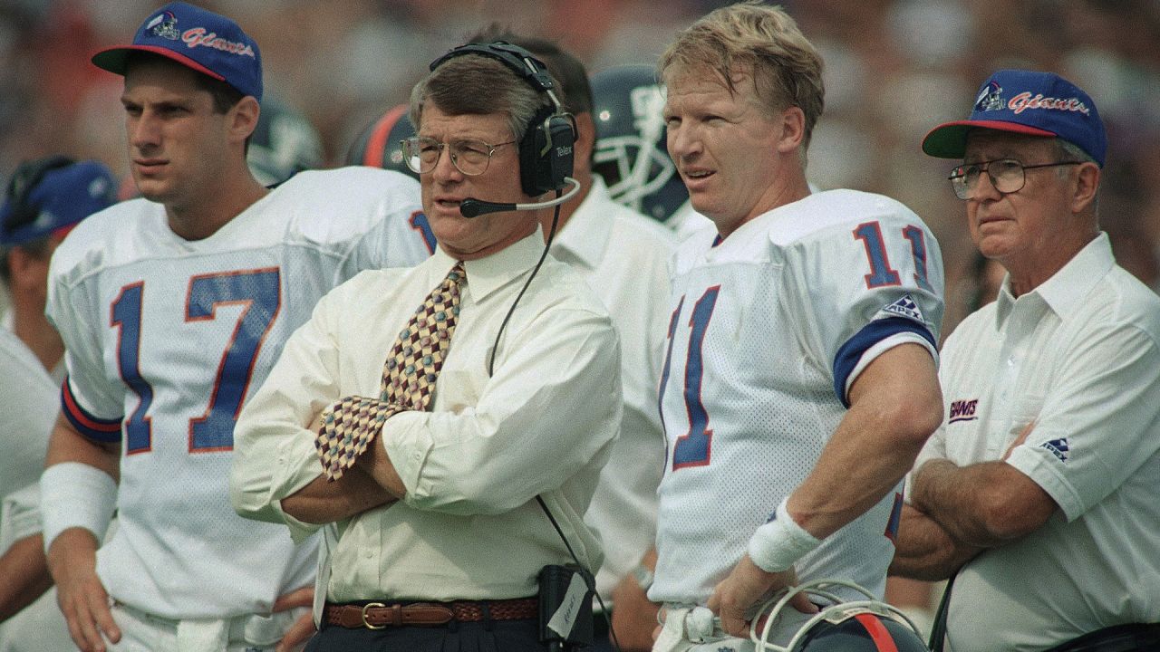 New York Giants head coach Dan Reeves, left, and quarterback Phil Simms, watch David Treadwell kick a field goal in the first quarter during their game against the Chicago Bears, Sunday, Sept. 5, 1993 in Chicago. (AP Photo/John Swart)