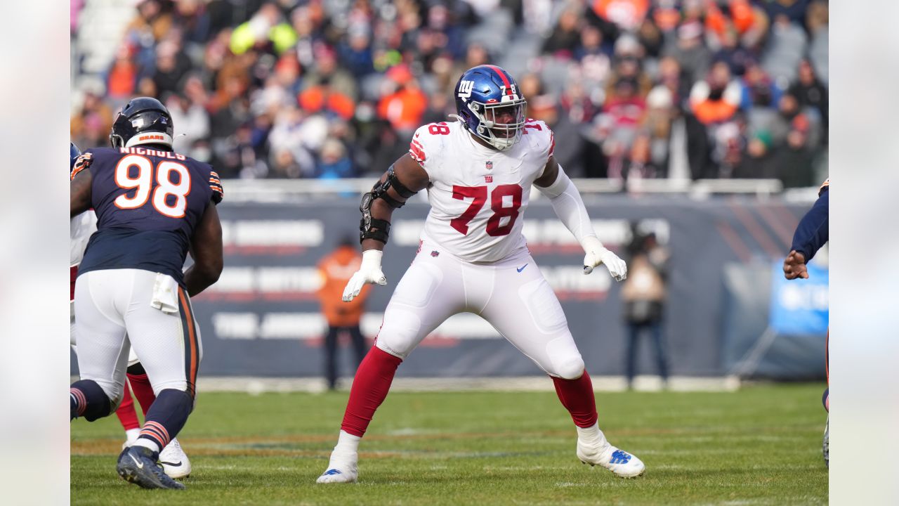 Wyatt Davis looks to crack the Giants' guard crunch