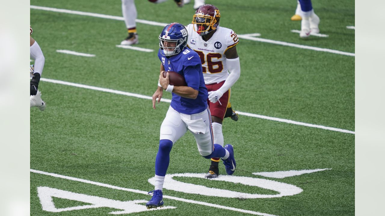 New York Giants linebacker Tae Crowder (48) in action during an NFL  football game against the Washington Football Team, Sunday, Oct. 18, 2020,  in East Rutherford, N.J. (AP Photo/Adam Hunger Stock Photo - Alamy