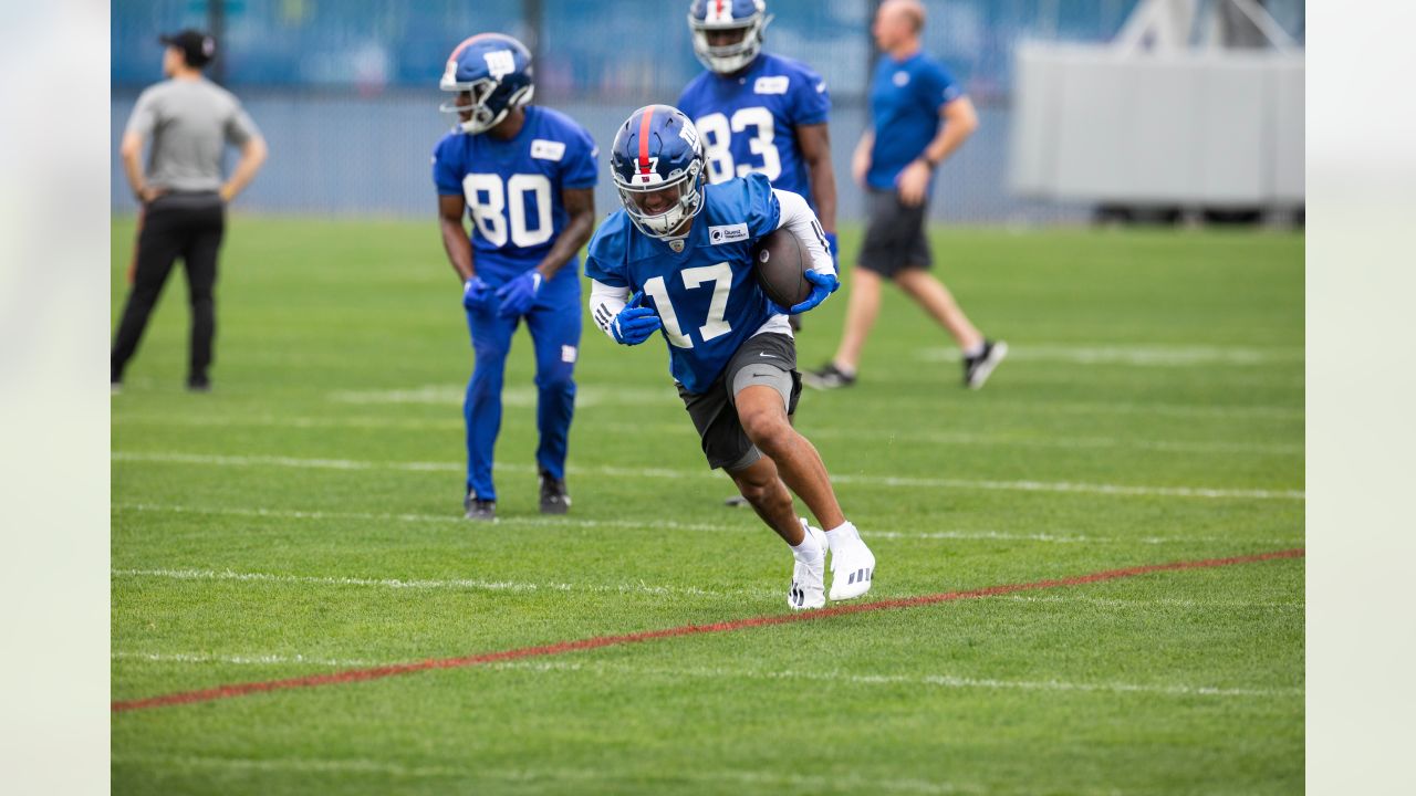 New York Giants teammates Wan'Dale Robinson, CorDale Flott joke about  competing against each other - On3