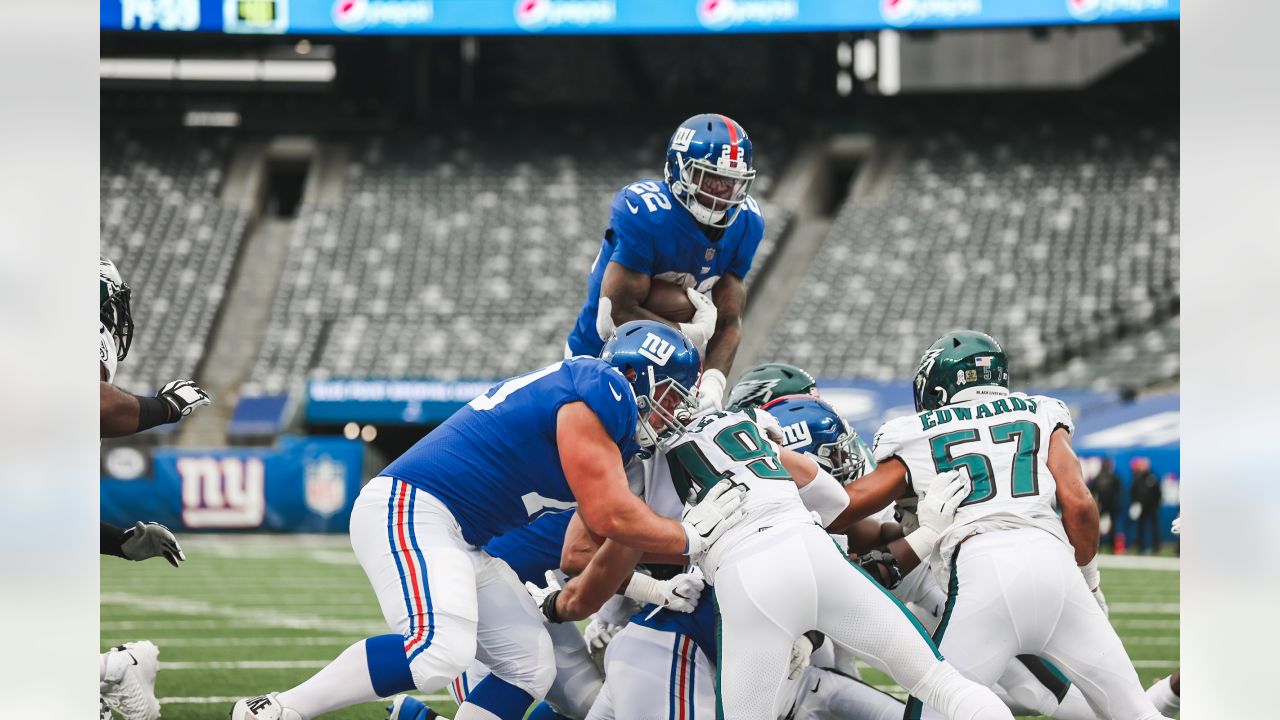 Philadelphia Eagles 34, New York Giants 17: Eagles win NFC East behind  Boston Scott's 3 TDs, Carson Wentz's record-setting day 