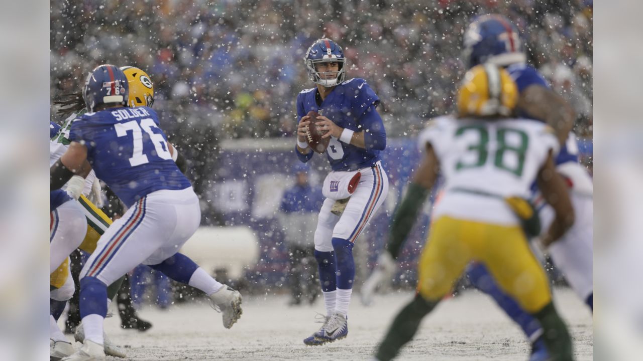 New York Giants quarterback Eli Manning passes in the first half