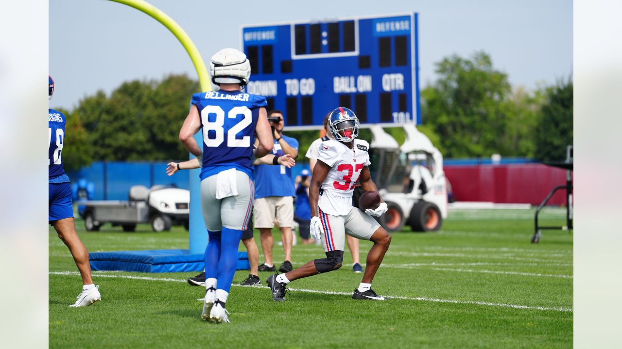 New York Giants linebacker Ojulari Azeez (51) participates during an NFL  football practice in East Rutherford, N.J., Thursday, May 27, 2021. (AP  Photo/Adam Hunger Stock Photo - Alamy