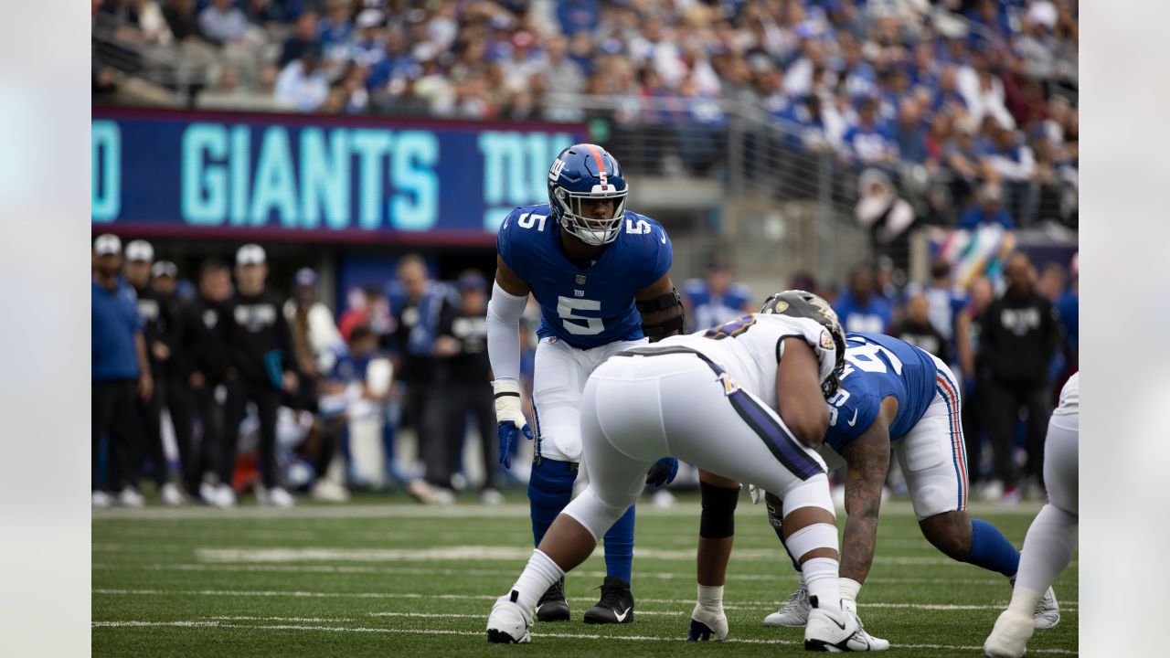 Tomon Fox delivers game clutching hit for a New York Giants win.