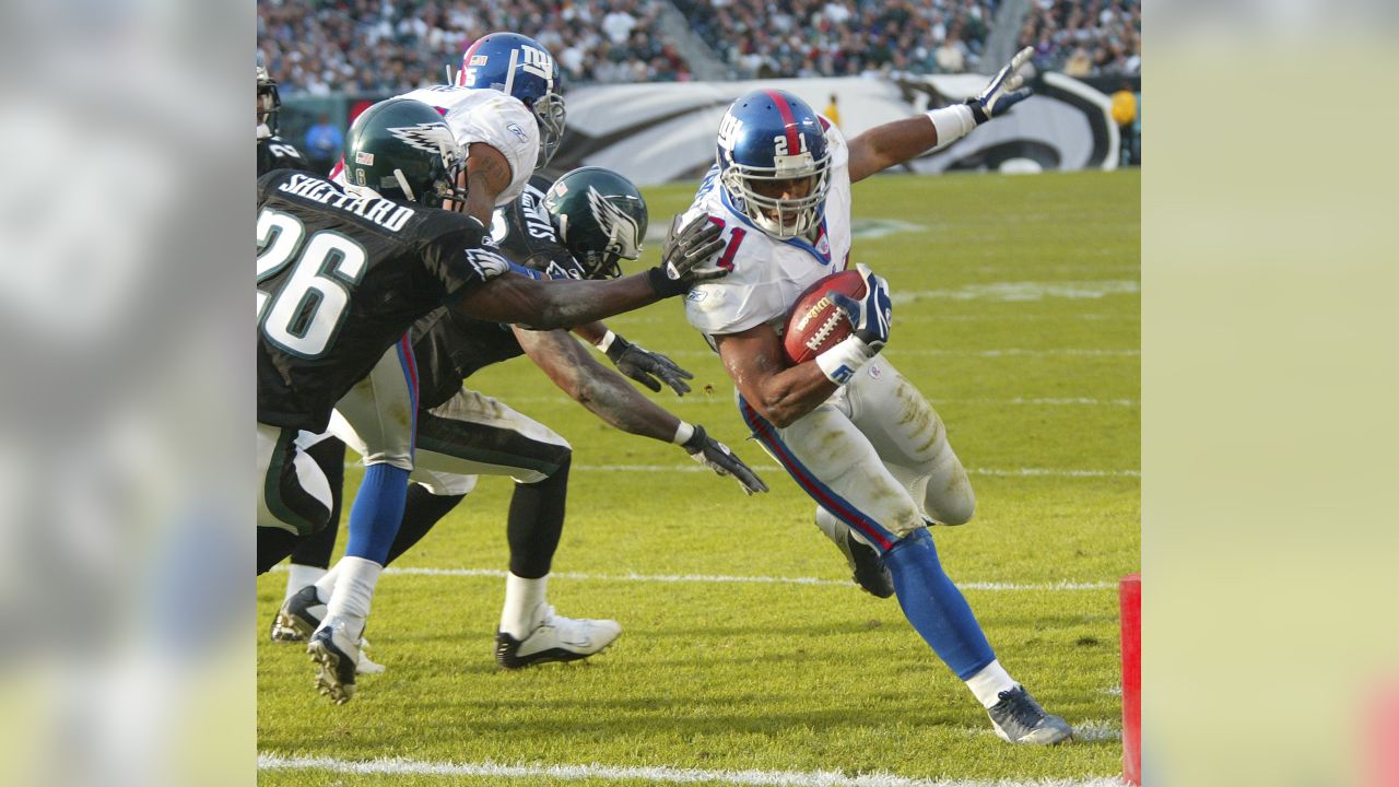 Philadelphia Eagles defensive tackle Linval Joseph (72) looks on prior to  the NFL football game against the New York Giants, Sunday, Jan. 8, 2023, in  Philadelphia. (AP Photo/Chris Szagola Stock Photo - Alamy