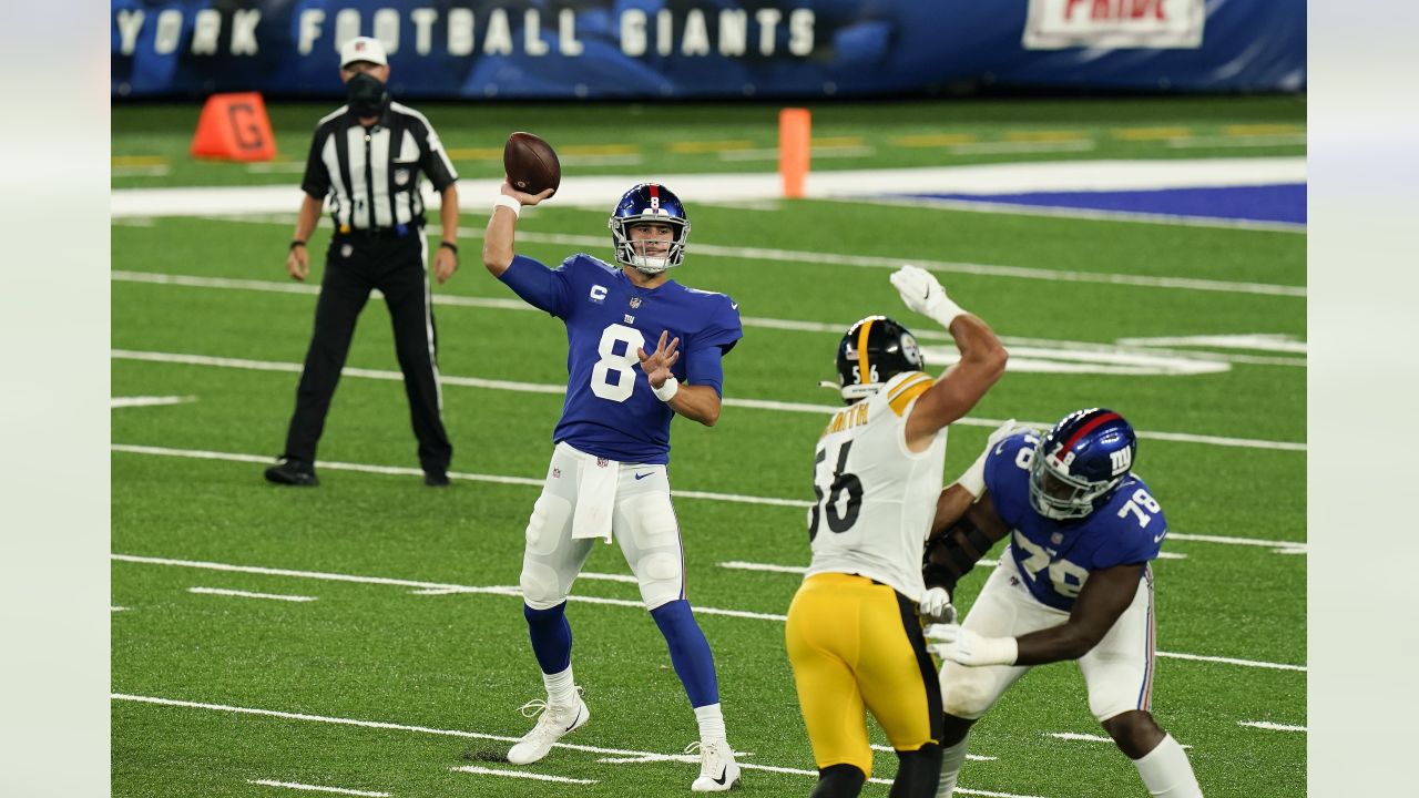 Daniel Jones extends TD streak in Giants' loss to Steelers