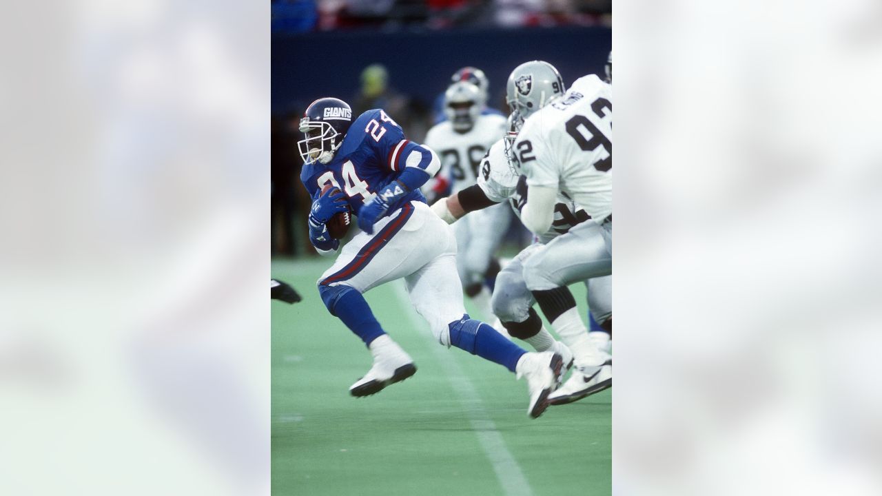 Las Vegas Raiders linebacker Denzel Perryman (52) in coverage during an NFL  football game against the New York Giants, Sunday, Nov. 7, 2021, in East  Rutherford. N.J. The New York Giants defeated