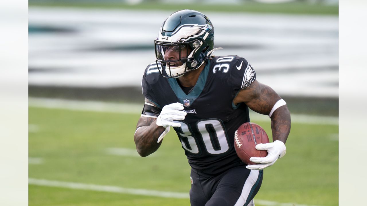 Eagles To Re-Sign RB Corey Clement