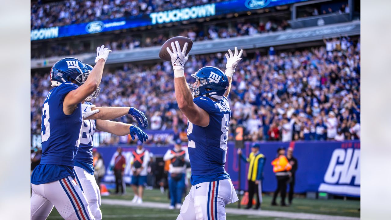 Tomon Fox delivers game clutching hit for a New York Giants win.