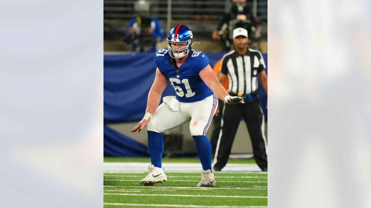 Giants' rookie center navigating turbulent waters early on