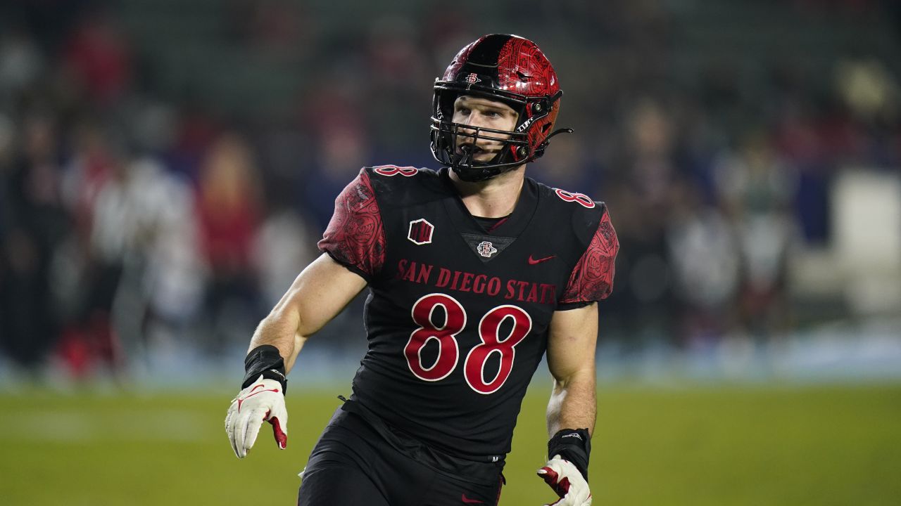 Daniel Bellinger is a sure handed, big body Tight End who is an