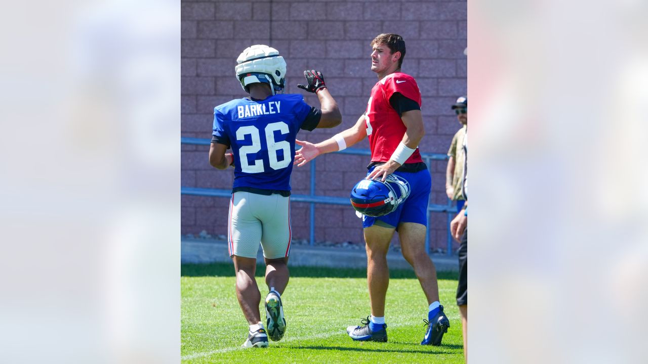 New York Giants guard Mark Glowinski (64) walks off the field