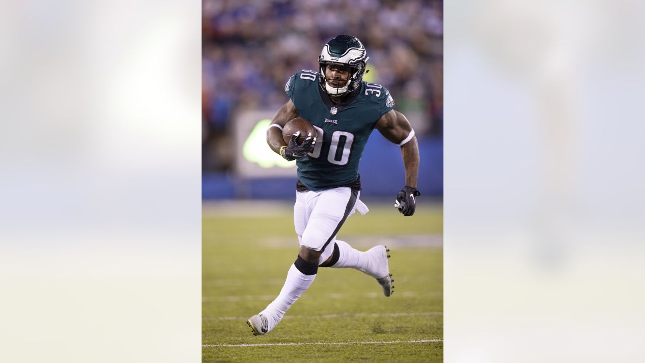 Dallas Cowboys running back Corey Clement (32) runs against the New York  Giants during an NFL football game, Sunday, Dec. 19, 2021, in East  Rutherford, N.J. (AP Photo/Adam Hunger Stock Photo - Alamy