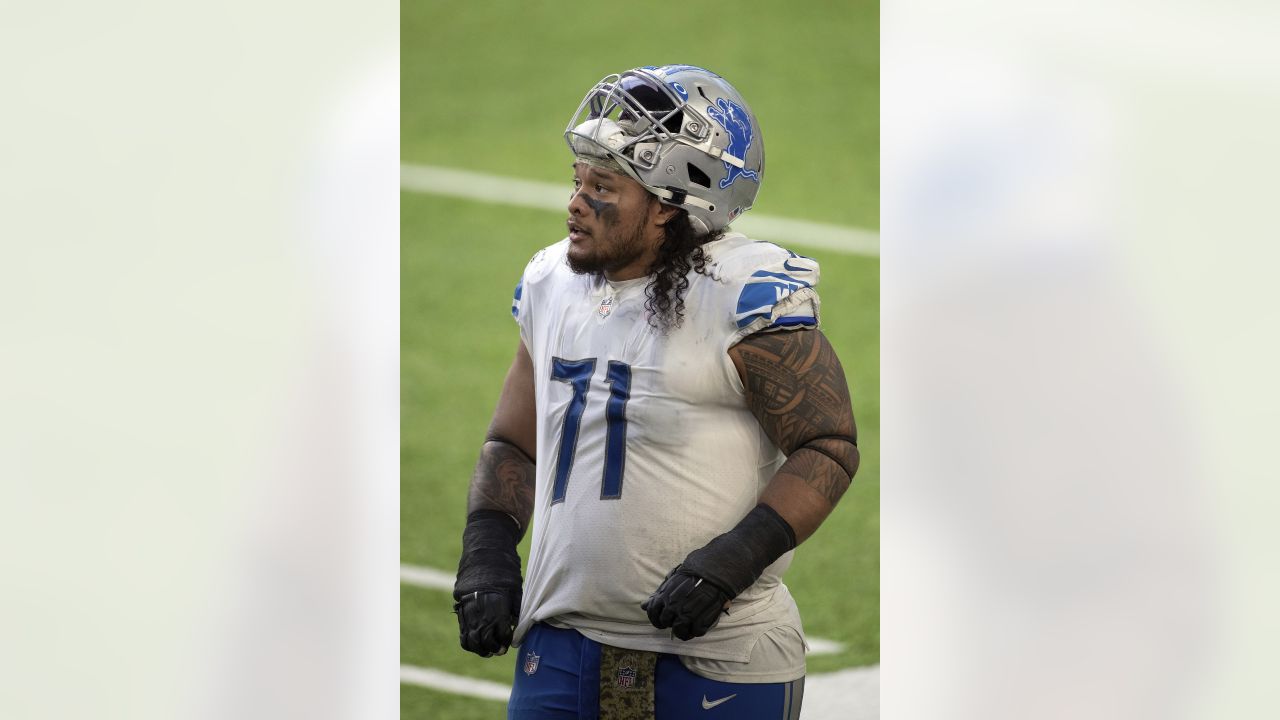 Nose tackle Danny Shelton wearing championship belt for Cleveland